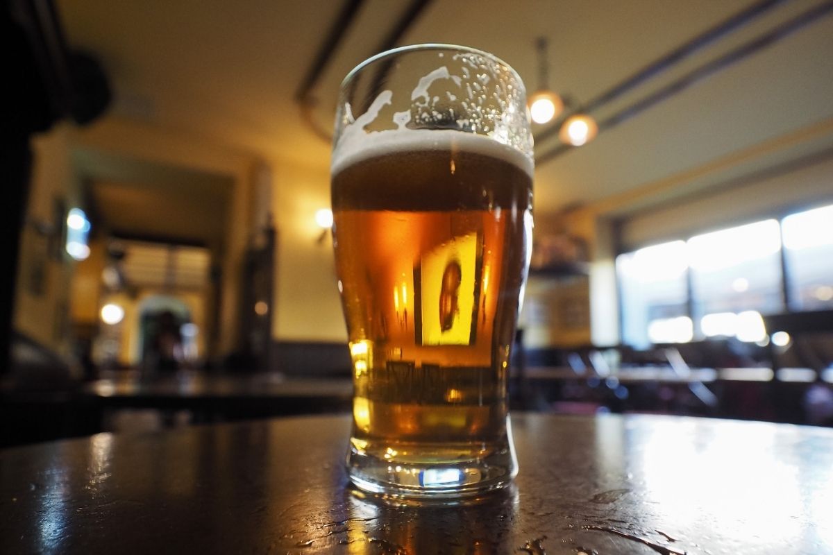 ale pint in pub