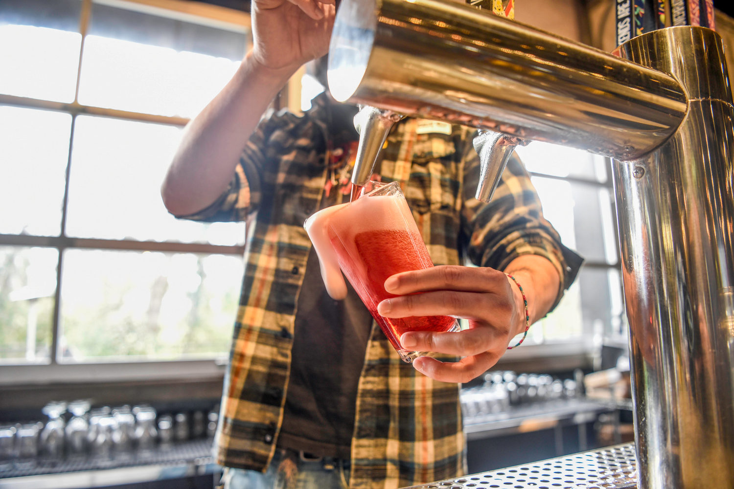 BA craft beer pour