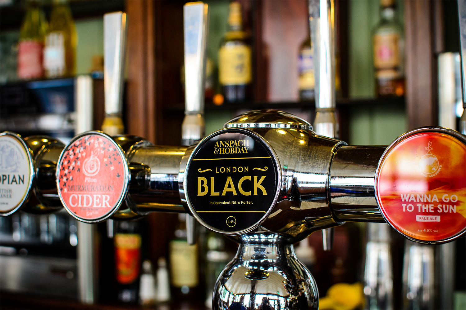 London Black keg font
